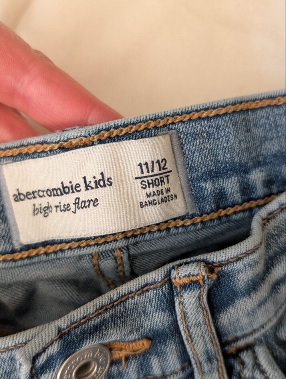 Abercrombie Kids Girls High Rise Flare Jeans Medium Wash Blue Denim 11/12 Short - Picture 3 of 6